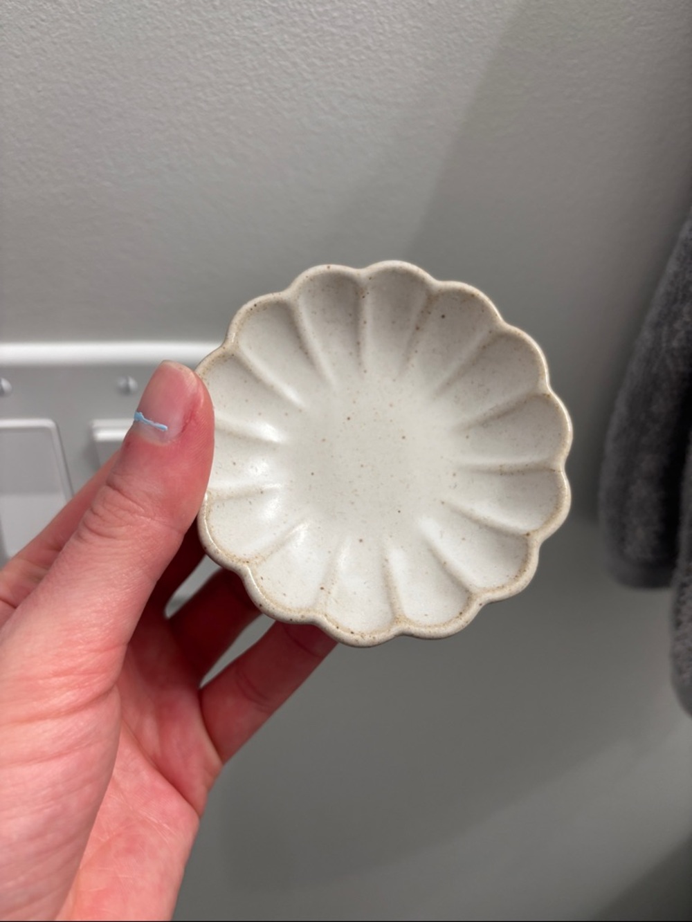 NWOT Cream Ring Dish - Picture 3 of 4